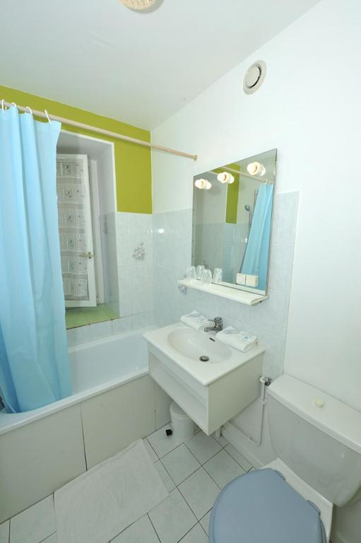 Le Compostelle Hotel Vezelay Room photo